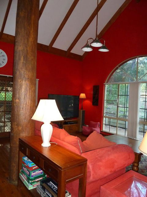 Country Retreat On 1 Acre With Pool, Hot Tub Surrounded By Trees - Events Australia 1