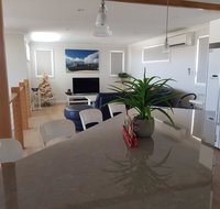 Cozzys Condo Luxury Beach House - Events Australia