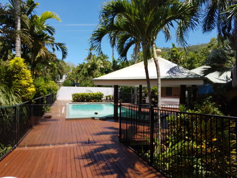 Crazy About Cairns Resort Living - 6 Bedrooms - Events Australia 1