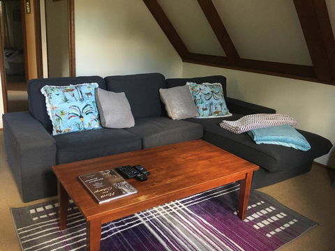 Dancing Waters Cottage - Events Australia 1