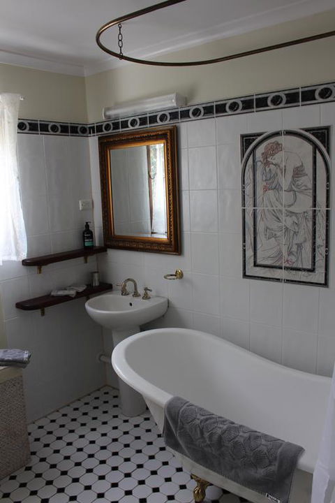 Dancing Waters Cottage - Events Australia 3