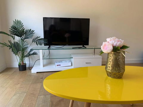 Delicate And Peaceful Bundoora Townhouse 11-R4 - Events Australia 2