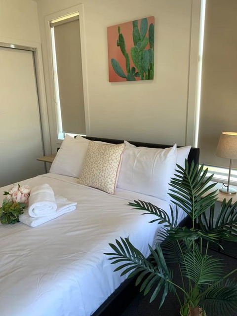 Delicate And Peaceful Bundoora Townhouse 12-R3 - Events Australia 3