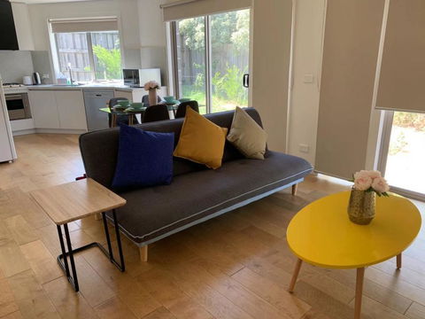 Delicate And Peaceful Bundoora Townhouse 7-R4 - Events Australia 2