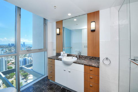 Deluxe Chevron Renaissance - Tourism Bookings 3