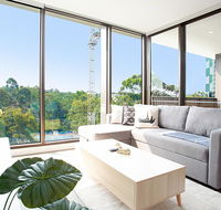 Designer Apartment with Balcony in Quiet Suburb - Events Australia