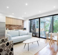 Designer Taste 2BR TownhouseHawthorn - Events Australia