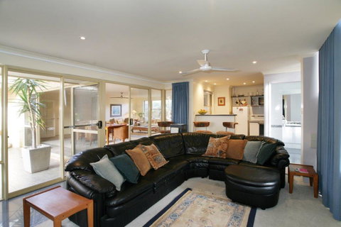 Dolphin 3 Bedroom House By Shoalwater Executive Homes - Events Australia 0