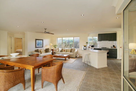 Dolphin 3 Bedroom House By Shoalwater Executive Homes - Events Australia 3