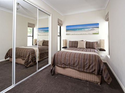 Dolphin Shores - Events Australia 1