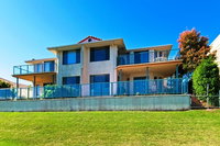 Dolphins 2 7 Commodore Crescent