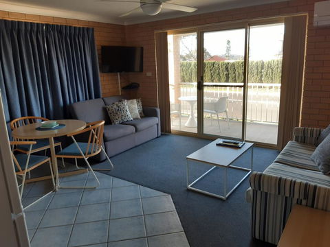 Dolphins Of Mollymook Motel And Fifth Green Apartments - Events Australia 1
