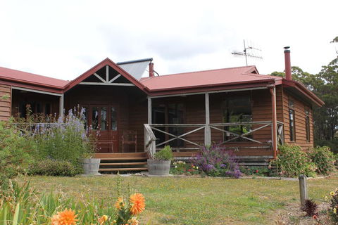 Eagle's Roost Farmstay B&B - Events Australia 0