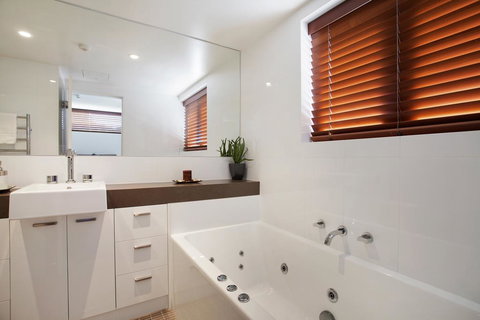 Elevation Apartments - Accommodation Europe 3