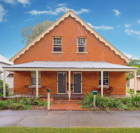 Eliza 1875 Red Brick Duplex Townhouse - Events Australia