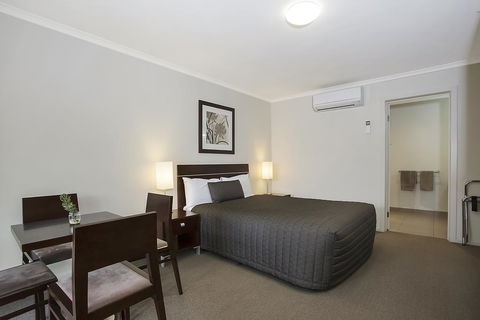 Elm Tree Motel - Events Australia 3