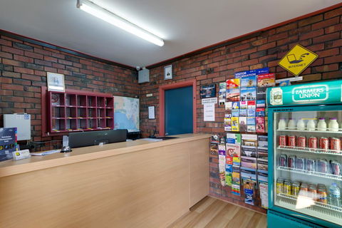 Enfield Motel - Accommodation Europe 0
