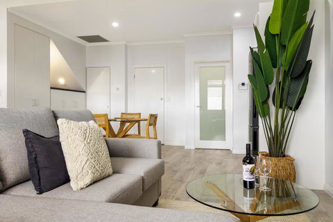 Enjoy Bayside Life At Stylish Studio Close To City - Events Australia 1