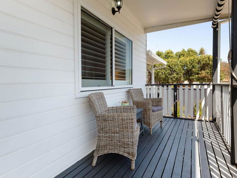 Escape To The Cottage 68 Tomaree Rd Pet Friendly And Boat Parking And WIFI - Tourism Bookings 2