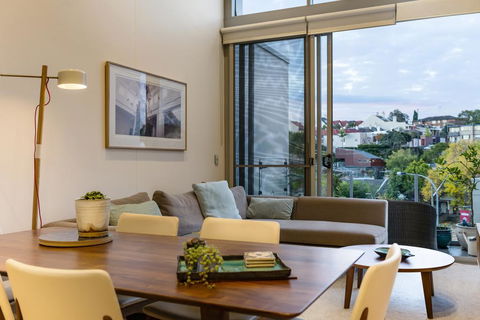 Explore Sydney From A Peaceful Modern Apartment - Tourism Bookings 0