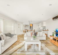 Family House With BBQ Deck Water View and Parking - Events Australia