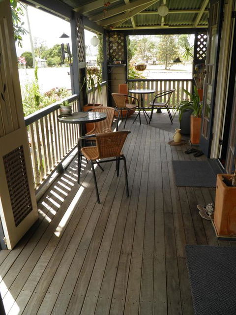 Follywood Guesthouse B&B - Events Australia 3