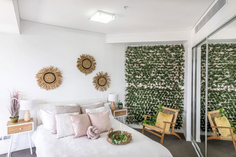 Forest Themed APT In The Heart Of Brisbane CBD - Events Australia 0