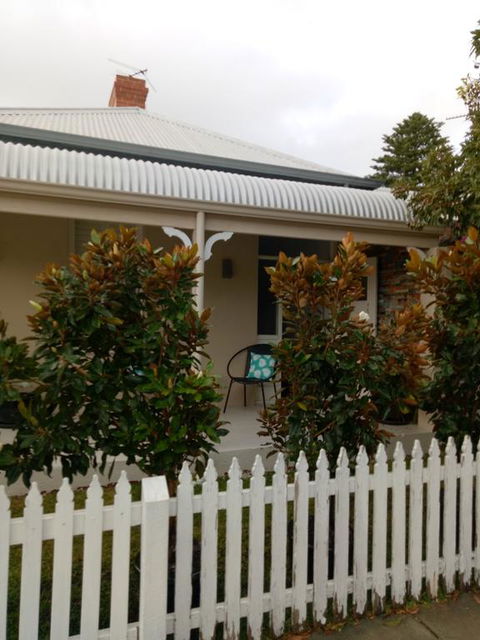 FUNKY COTTAGE - Events Australia 0