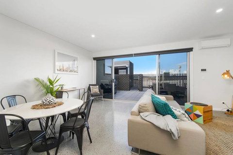 G149 - Apt 2 - Tourism Bookings 2