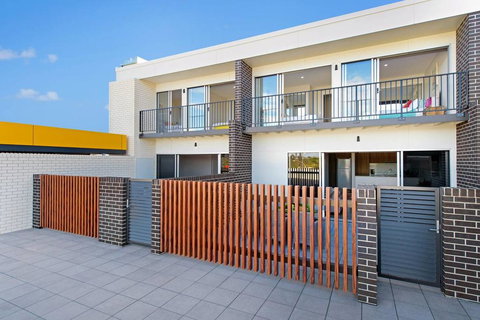 G149 - Apt 2 - Tourism Bookings 1