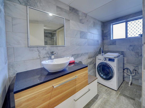 GCHM Beachside Getaway With Netflix & Wi-Fi - Tourism Bookings 3