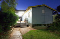 Getaway Villas Unit 3 - 3 Bedroom Self-Contained Villa with a Deck