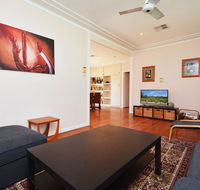 Glandore Estate Vineyard Homestead onsite cellar door  walk to restaurants incl EXP - Tourism Bookings