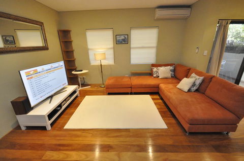 Glebe Self-Contained Modern One-Bedroom Apartment (47ROS) - Tourism Bookings 1