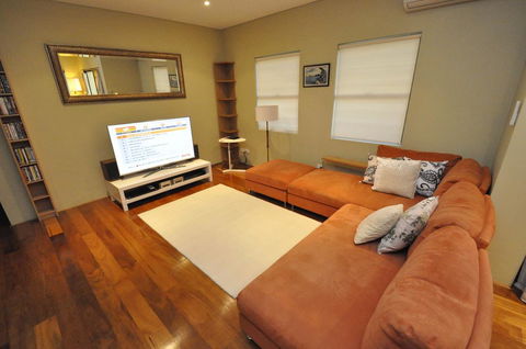 Glebe Self-Contained Modern One-Bedroom Apartment (47ROS) - Tourism Bookings 0