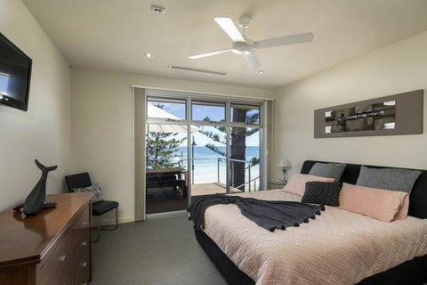 Glenelg Absolute Beachfront - One Of Only Two Homes - Events Australia 3