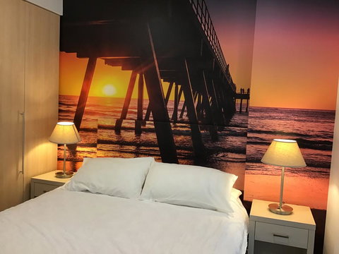 Glenelg Sunset Beach Apartment - Events Australia 0