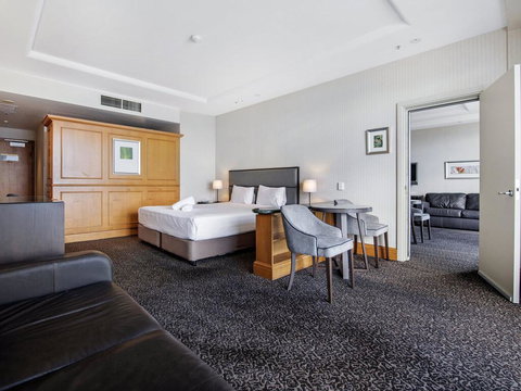 Gold Tower 20th Level Dual Key Ocean View - Events Australia 3