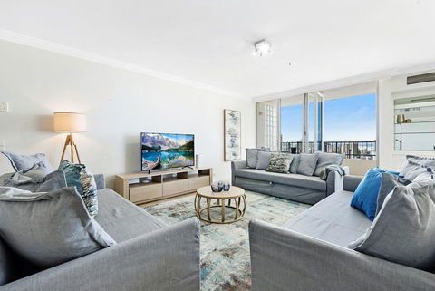 Golden Gate 2 Storey Penthouse With Pool - We Accommodate - Events Australia 3
