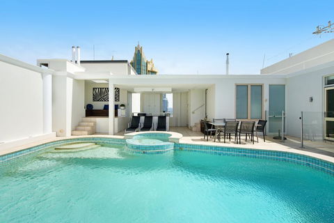 Golden Gate 2 Storey Penthouse With Pool - We Accommodate - Events Australia 0