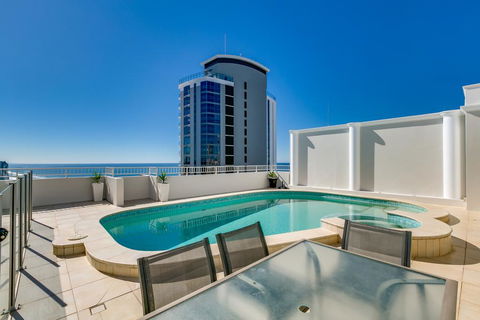 Golden Gate 2 Storey Penthouse With Pool - We Accommodate - Events Australia 1