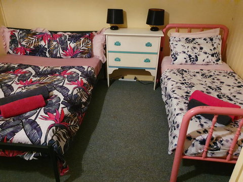 Golden Mt Rest Off Pepperina Lane - Events Australia 0