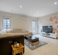 Gorgeous 4BR home in Point Cook - Events Australia