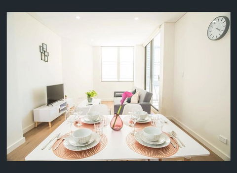Gorgeous Modern Brand New Two Bedroom Apartment With Large Lounge And Private Garden View Balcony - Events Australia 1
