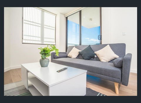 Gorgeous Modern Brand New Two Bedroom Apartment With Large Lounge And Private Garden View Balcony - Events Australia 2