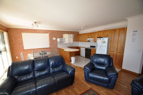 Grand Pacific 1 - Unit 4 - Events Australia 3