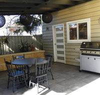 Guesthouse with Pool  BBQ - 10 kms from CBD - Events Australia