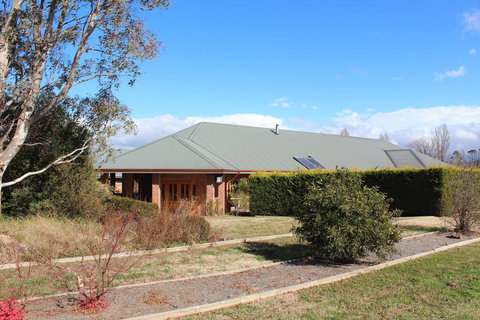 Gundaroo Manor Bed & Breakfast - Events Australia 0