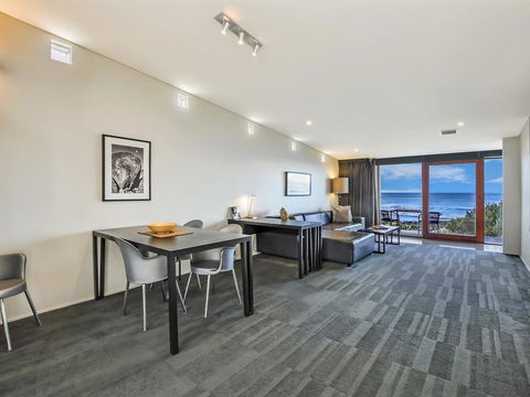 HEARN'S BEACHSIDE VILLA 2 - Events Australia 2