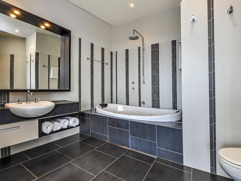 HEARN'S BEACHSIDE VILLA 3 - Events Australia 3